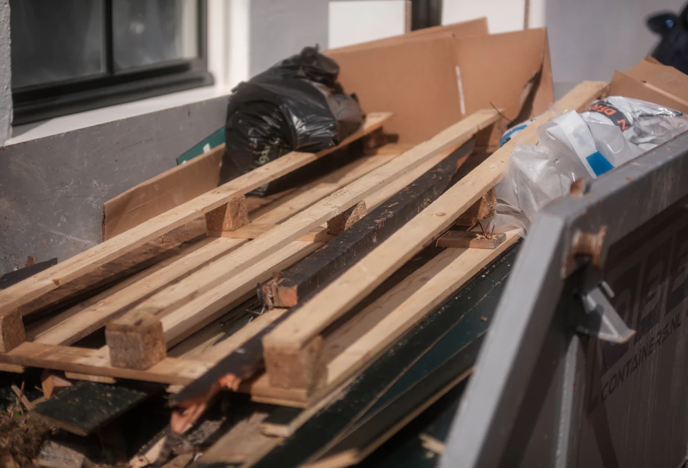Benne utilisée pour des déchets de bois et d'encombrants